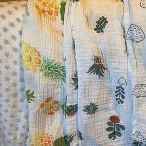 5x Muslin Swaddle Blankets